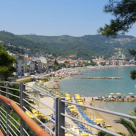 Apartment Verbena With Parking 500m From The Sea - Happy Alassio